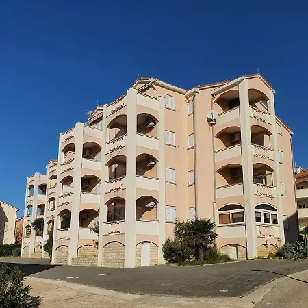 Apartments Coral Novalja Exterior photo
